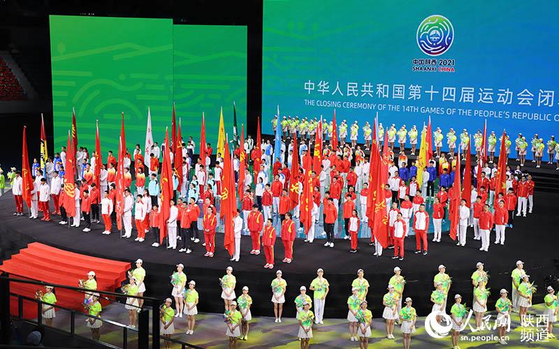 第十四届全国运动会闭幕式举行,这是各体育代表团运动员代表在闭幕式上。人民网 邹星摄
