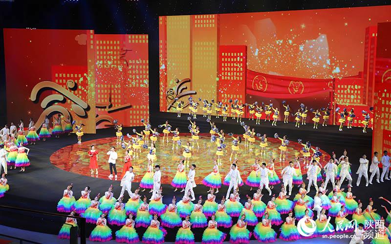 第十四届全国运动会闭幕式举行,这是文体展演现场。 人民网 邹星摄